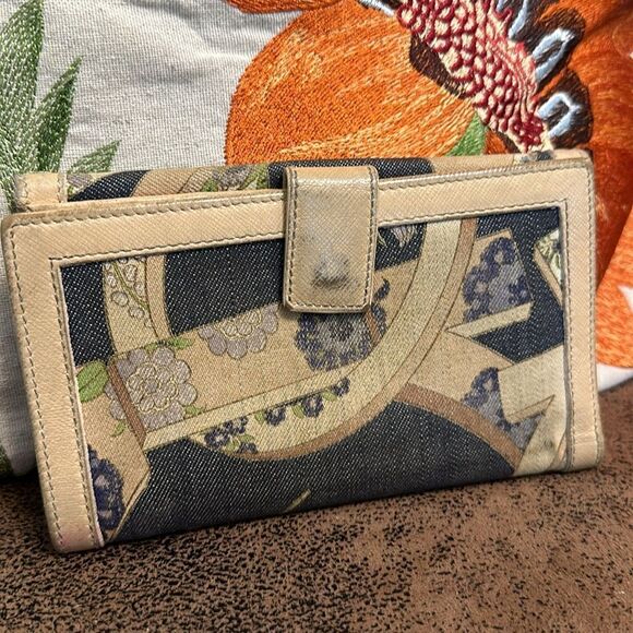 VINTAGE SALVATORE FERRAGAMO DRAGONFLY ITALY LEATHER AND TEXTILE WALLET PRELOVED - Picture 3 of 10